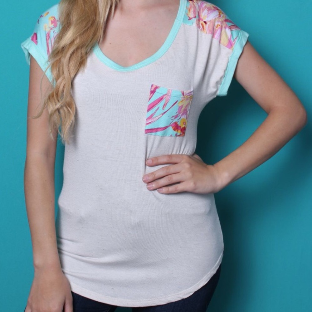 ✨(3 for $15)Floral Short Sleeve Pocket Top✨